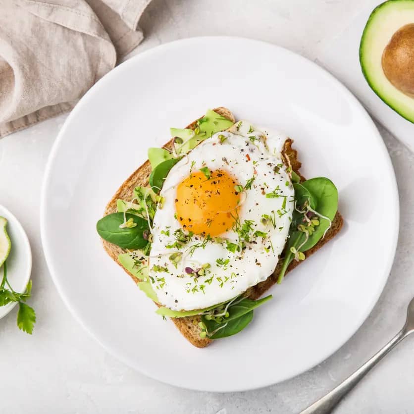 لتعزيز فقدان الوزن.. متى يجب أن تتناول البيض؟