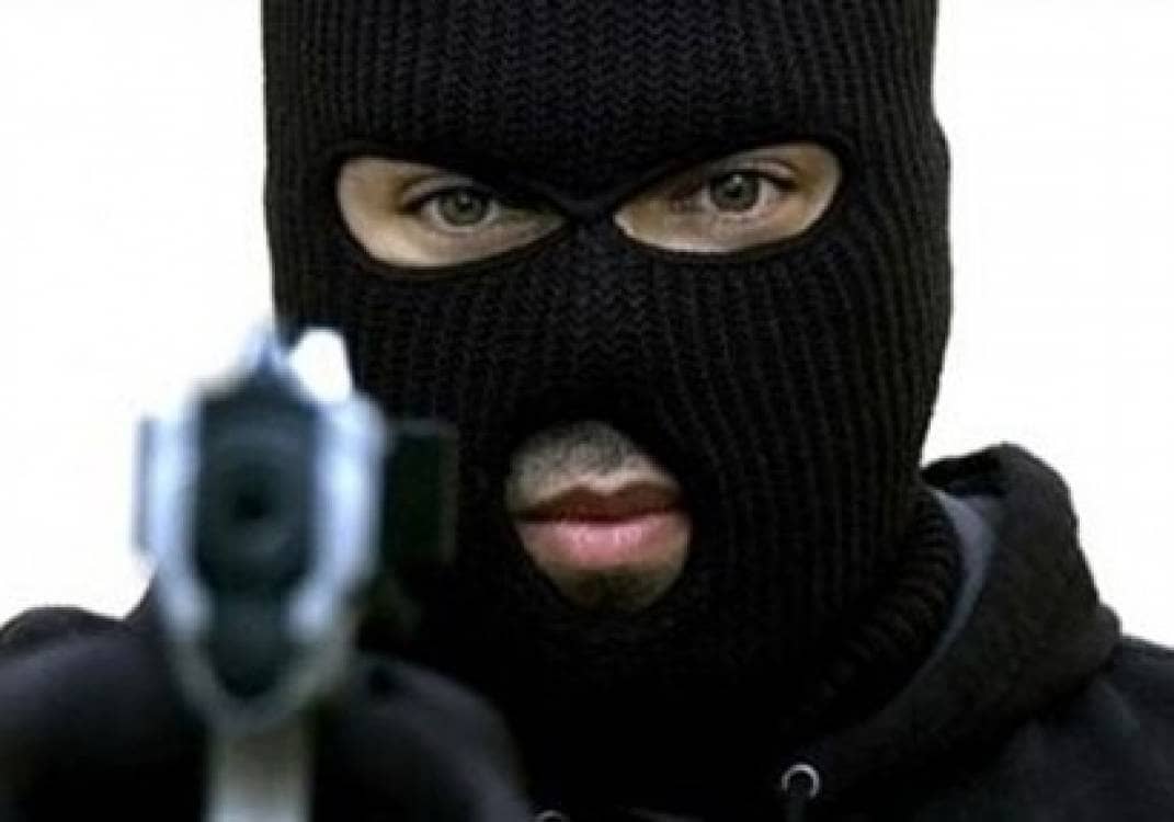 مصدر أمني: سطو مسلح على بنك في المفرق وسرقة حقيبة مالية