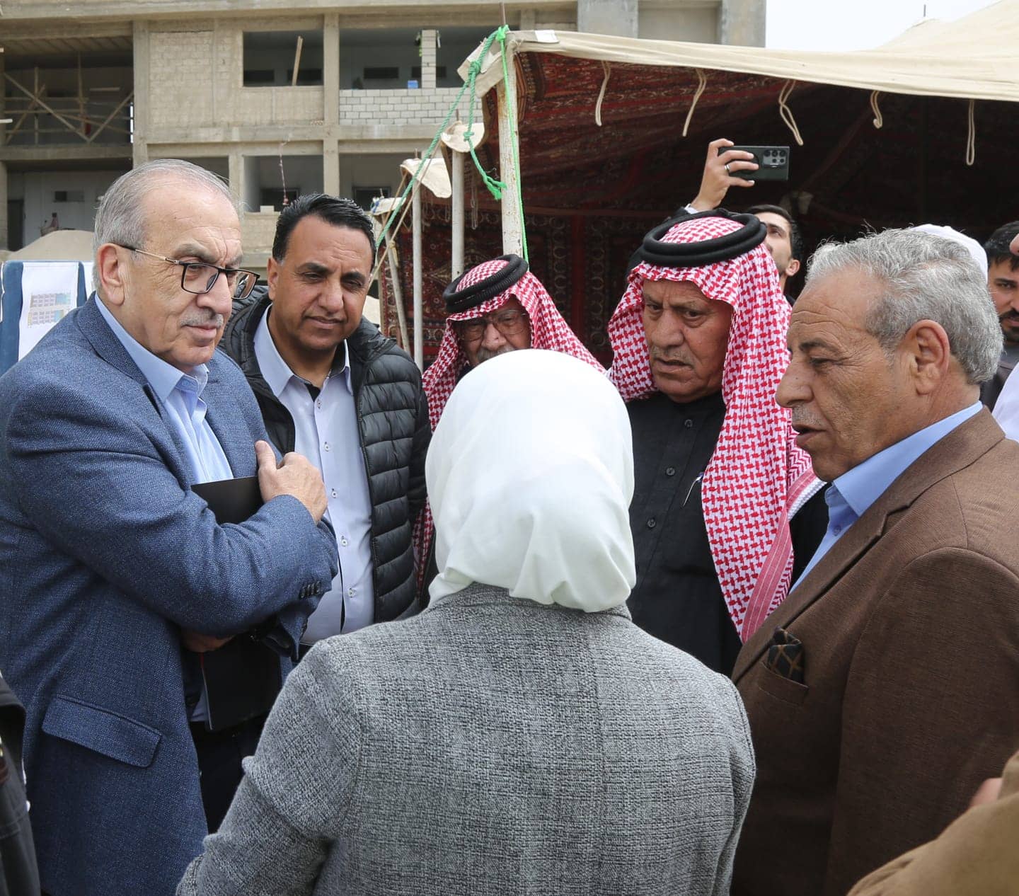 أبو السمن: أولوية لتطوير البنية التحتية التعليمية ومعالجة أضرار الطريق الملوكي