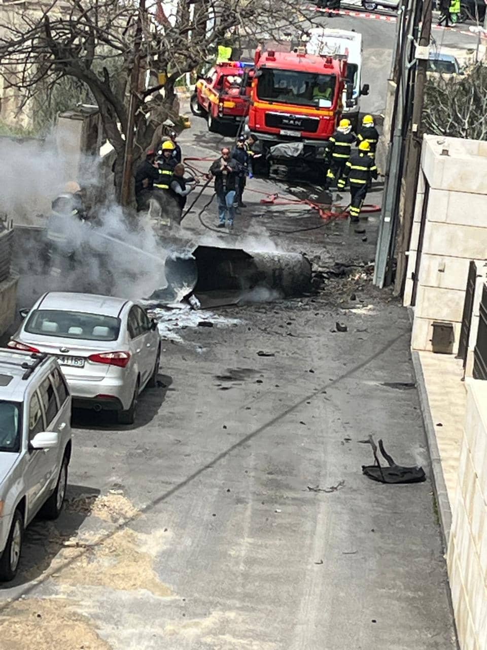 خبير اجتماعي يكشف سبب توجه الأردنيين إلى مواقع سقوط الشظايا