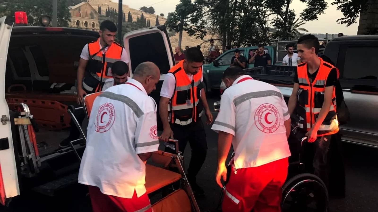 استشهاد 3 فلسطينيات وإصابة 5 أخريات بسقوط شظايا صاروخية على بلدة بيت عوا بالخليل