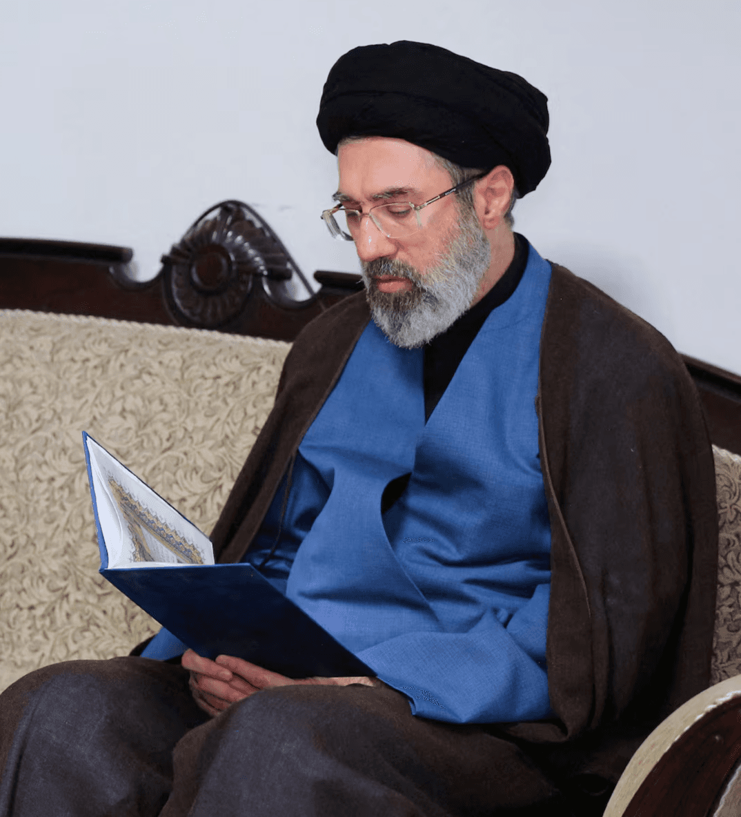 هل يبقي خامنئي اليورانيوم عالي التخصيب داخل إيران؟