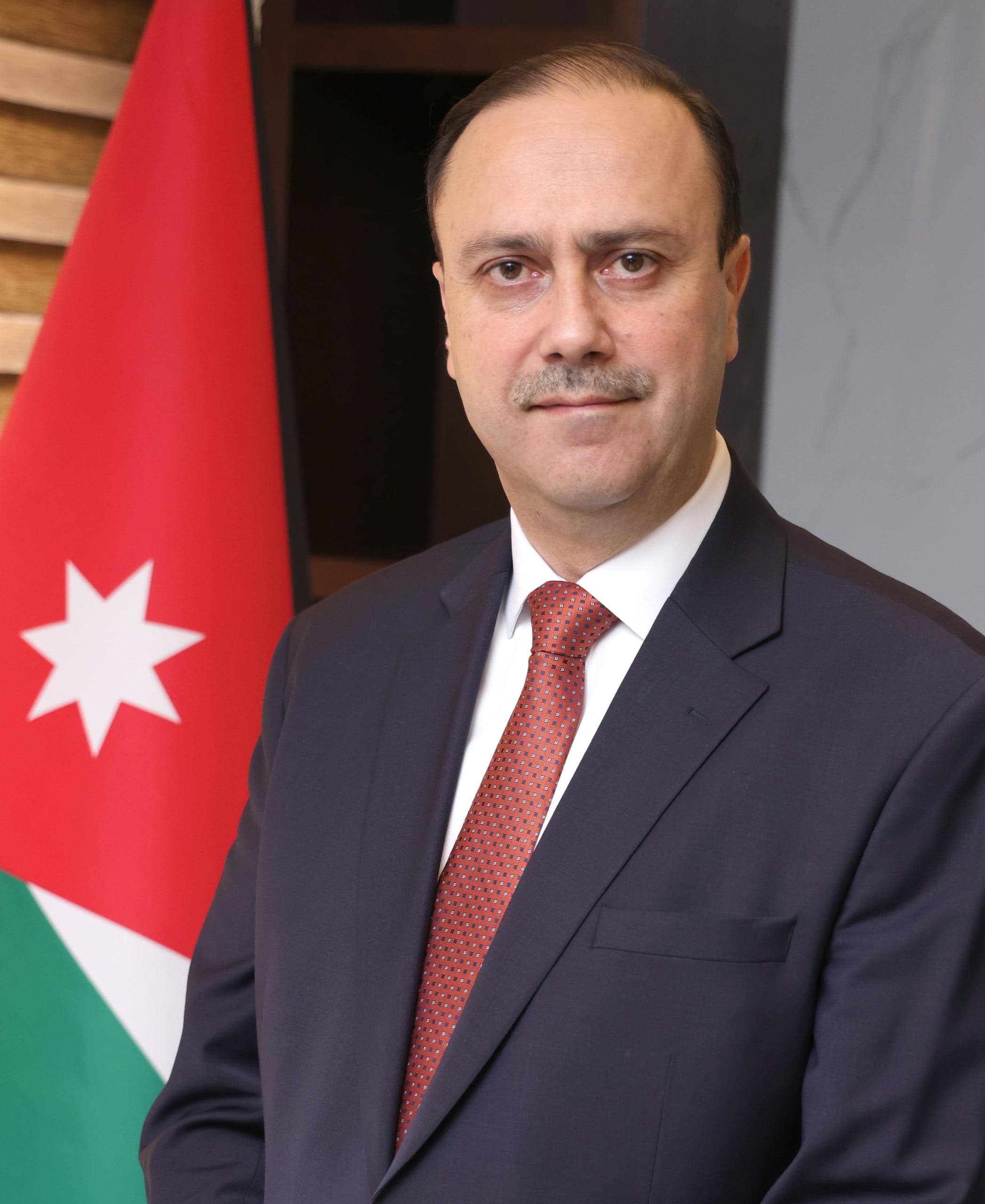 المومني: العلم يشكّل جزءا أصيلا من هوية الأردنيين وفخرهم وكرامتهم