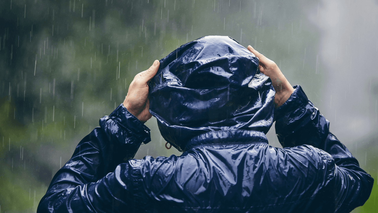 عدم استقرار جوي قوي وأمطار غزيرة متوقعة وتحذيرات من السيول في الأردن