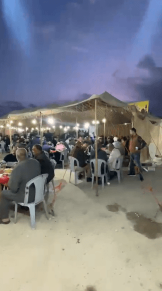 فيديو.. نشامى معان يقيمون موائد الرحمن لعابري السبيل