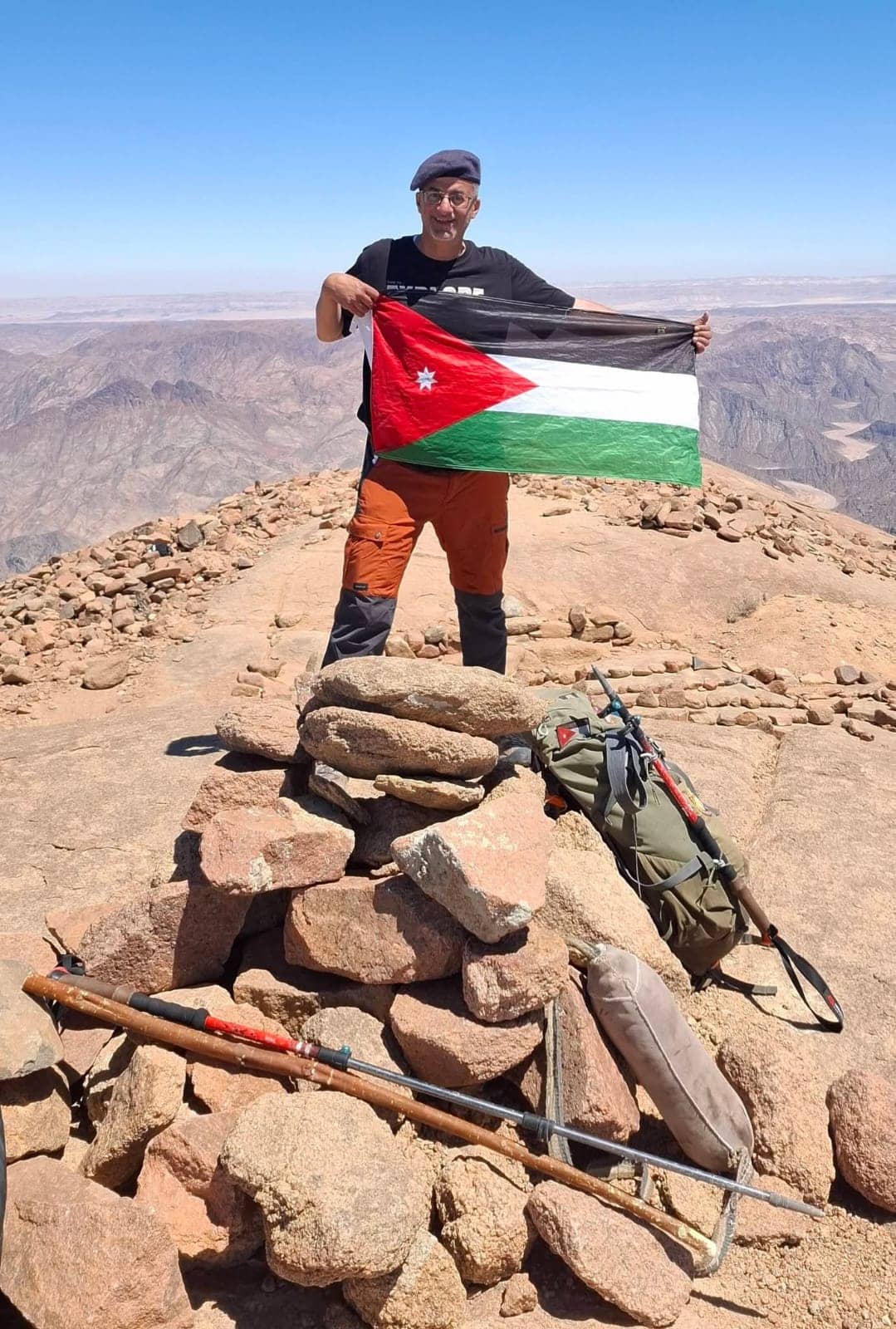 الرحالة عبدالرحيم العرجان لـ"الدار": رفعت علم الأردن فوق أعلى القمم الجبلية في مصر