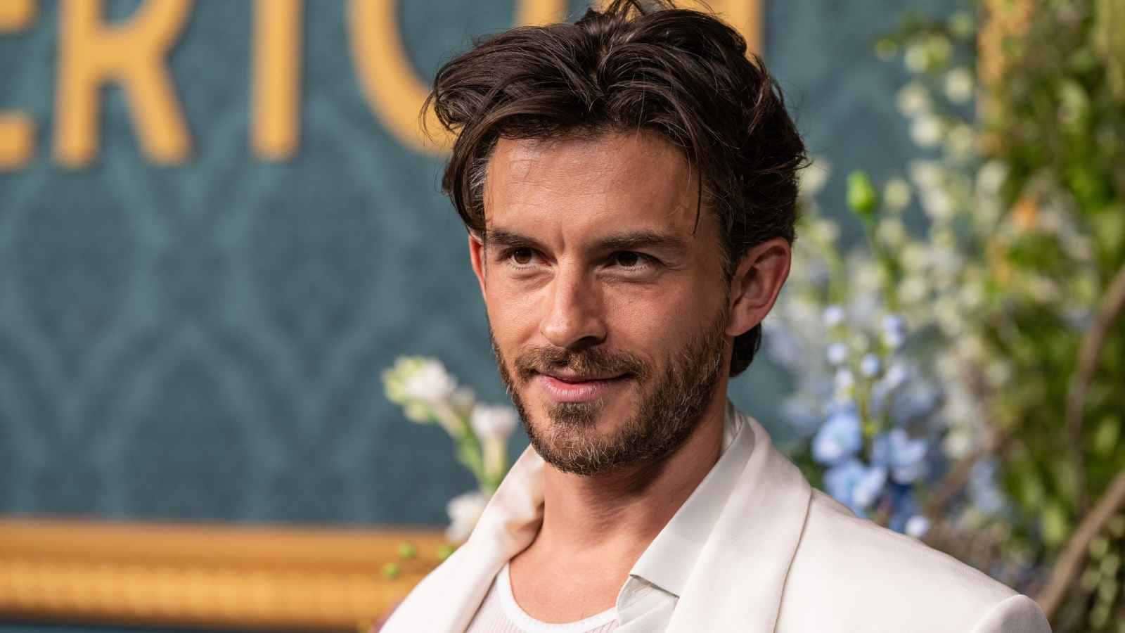 لماذا أصبح جوناثان بيلي الممثل الأعلى ربحا في 2025؟