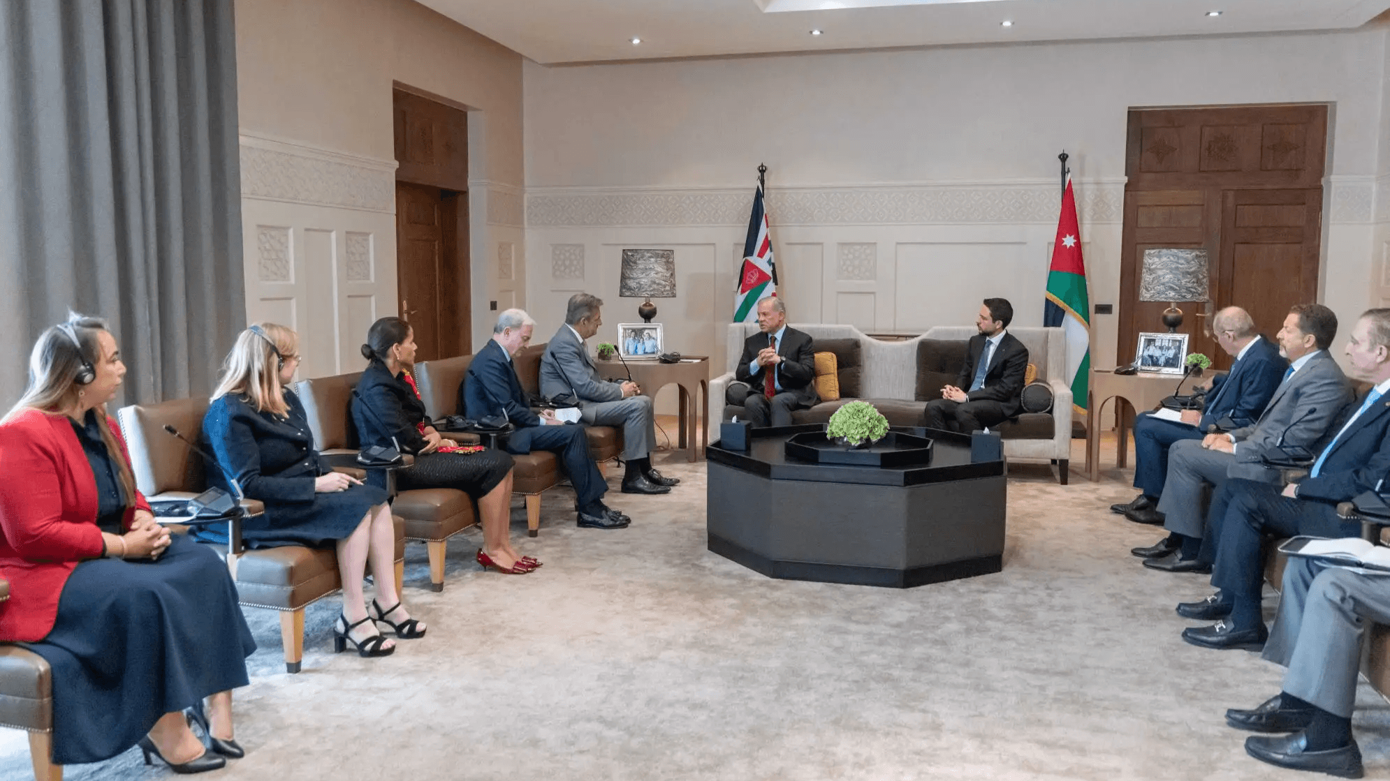 الملك يستقبل وفدا من البرلمان الفرنسي