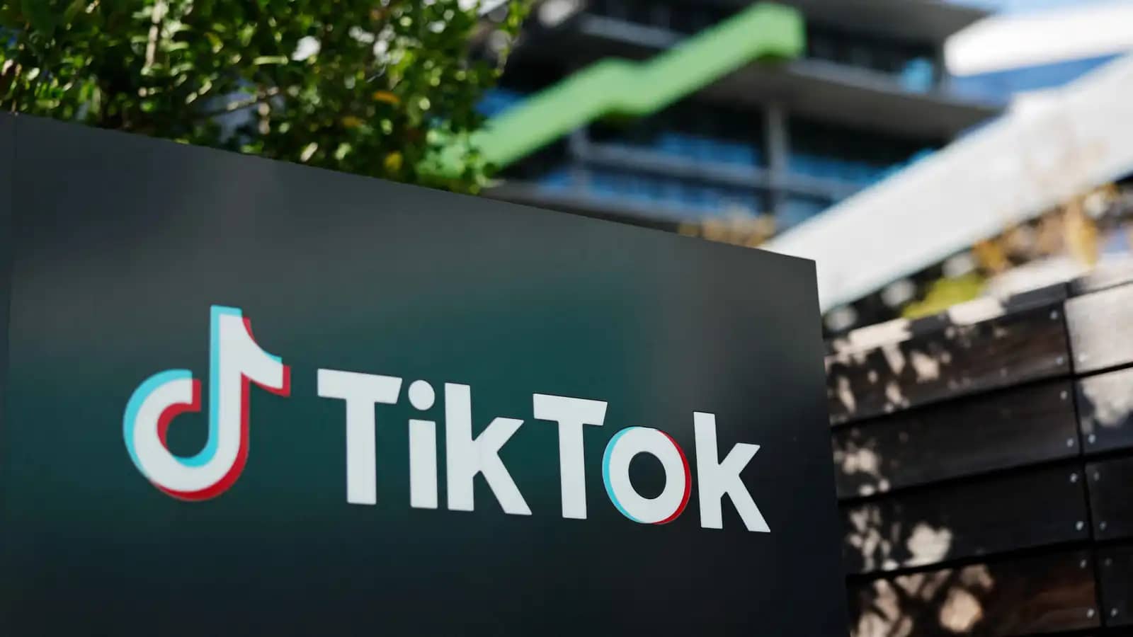 تيك توك يطلق النسخة الأمريكية بعد أزمة رقمية طويلة