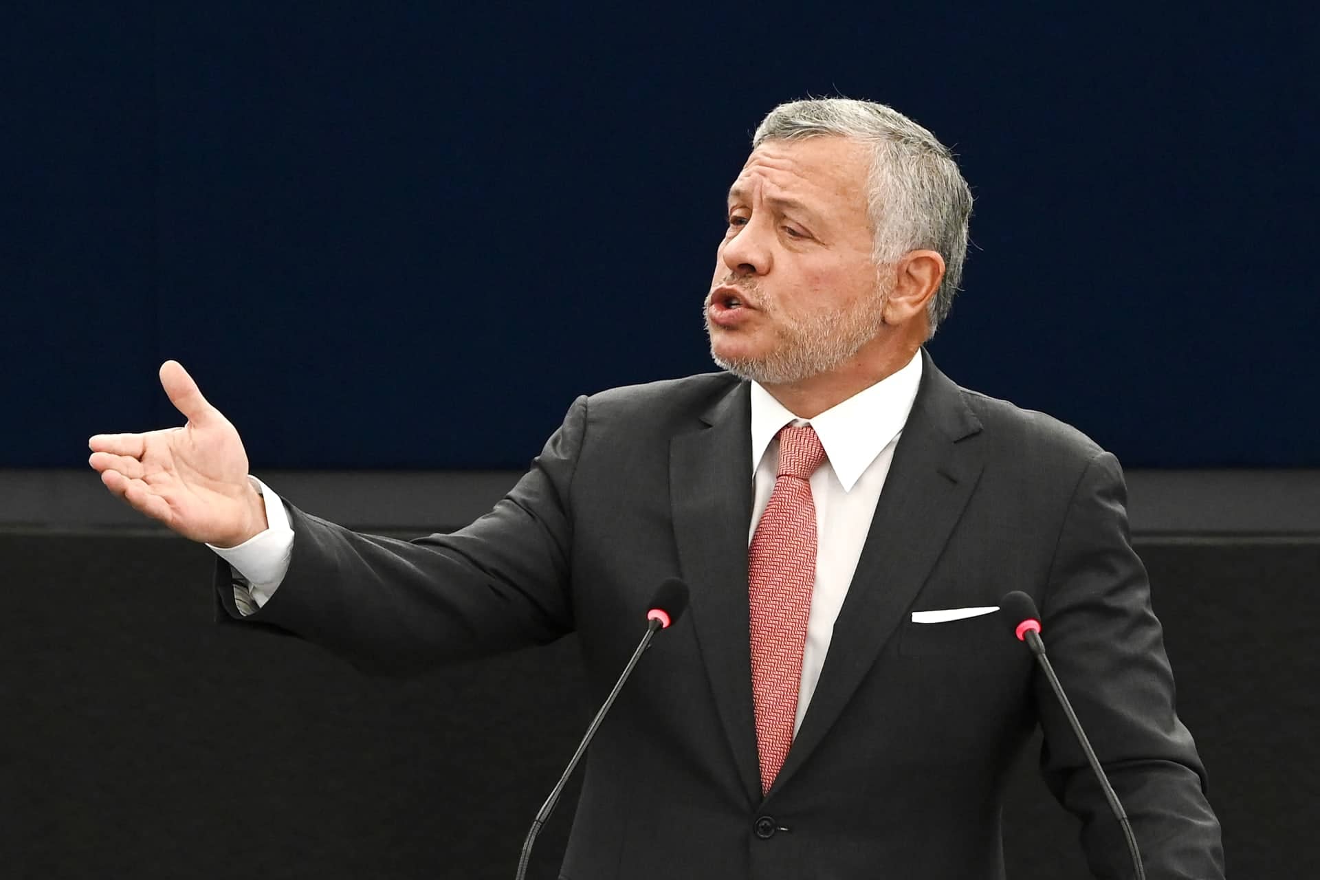 الملك خلال اتصال مع رئيس المجلس الانتقالي في السودان استمرار الأردن باتخاذ كافة الإجراءات للدفاع عن أمنه واستقراره