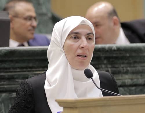 النائب ديمة طهبوب توجه أسئلة لوزير المالية بشأن الموازنة ومستردات خزينة الدولة