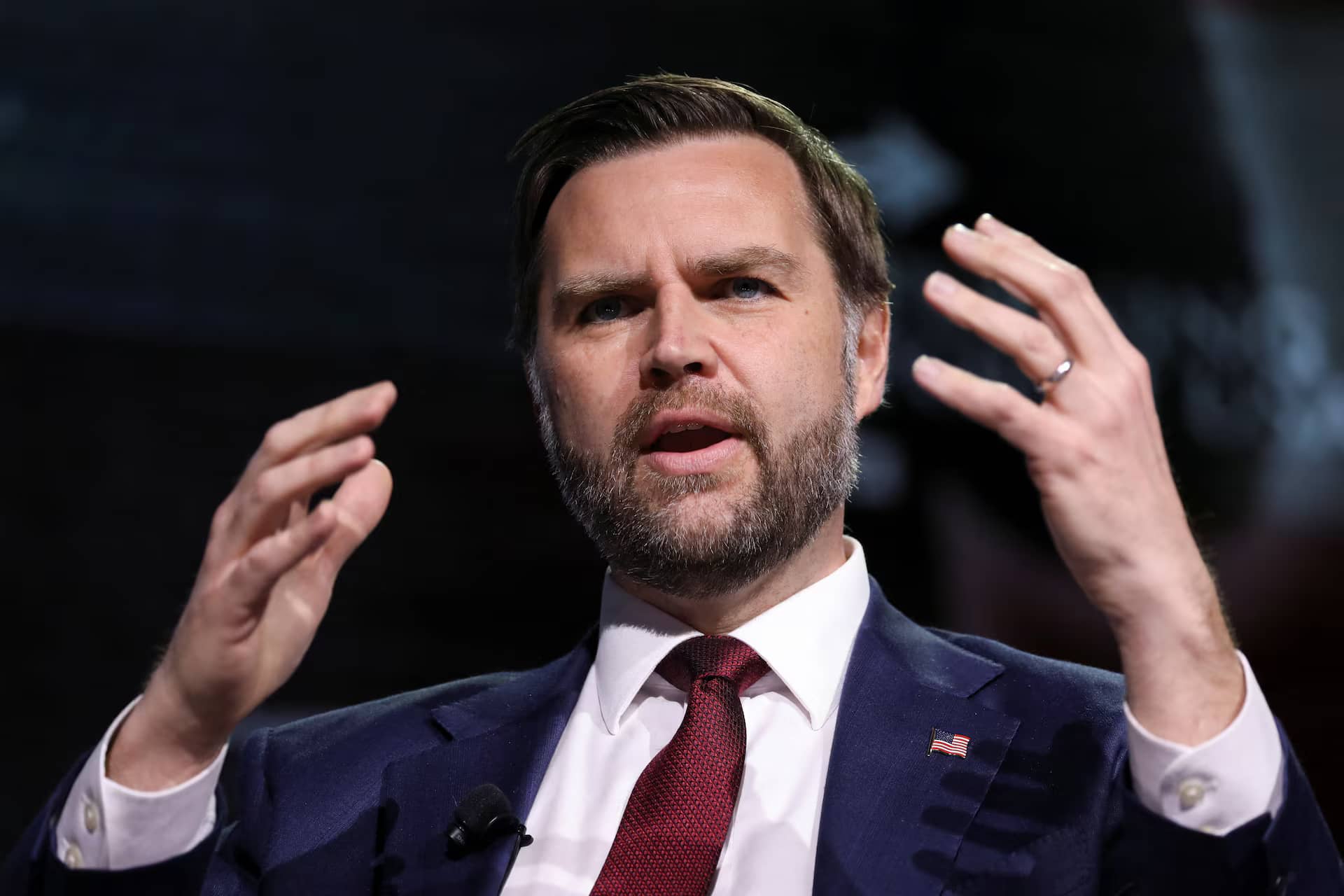 مسؤول أمريكي: فانس لم يغادر بعد للمشاركة في المحادثات المتعلقة بإيران