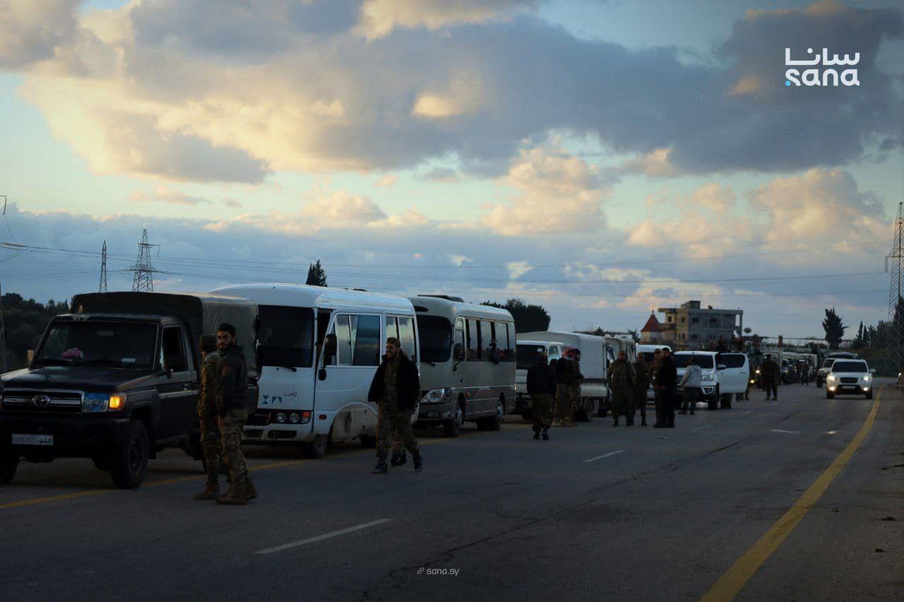 سانا: الجيش السوري يرسل تعزيزات عسكرية من اللاذقية إلى جبهة دير حافر بريف حلب الشرقي