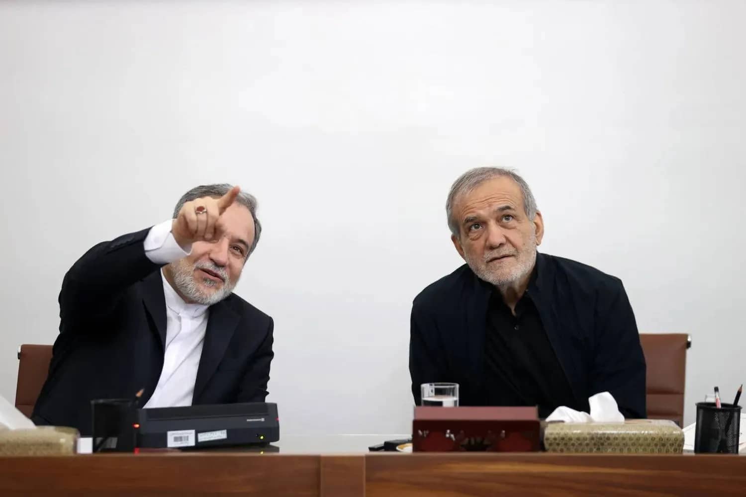 الرئيس الإيراني: محادثات مسقط "خطوة للأمام".. عراقجي: نتمسك بالتخصيب حتى في حال الحرب