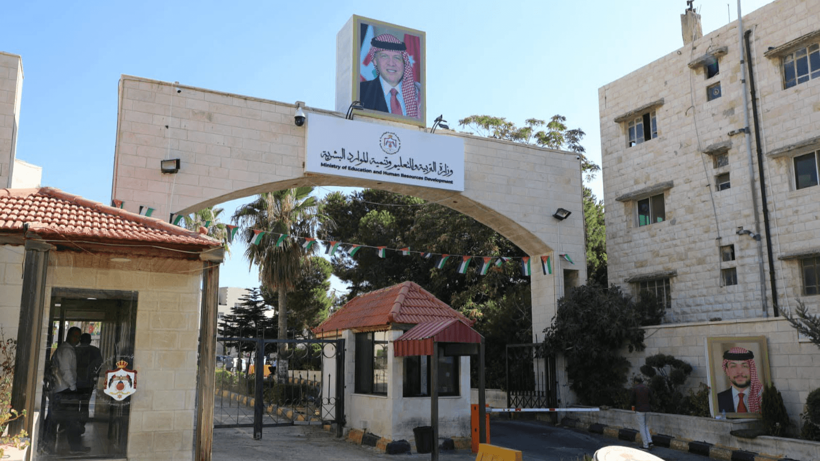 بدء تقديم طلبات إساءة الاختيار والانتقال بين التخصصات والجامعات للدبلوم المتوسط - رابط