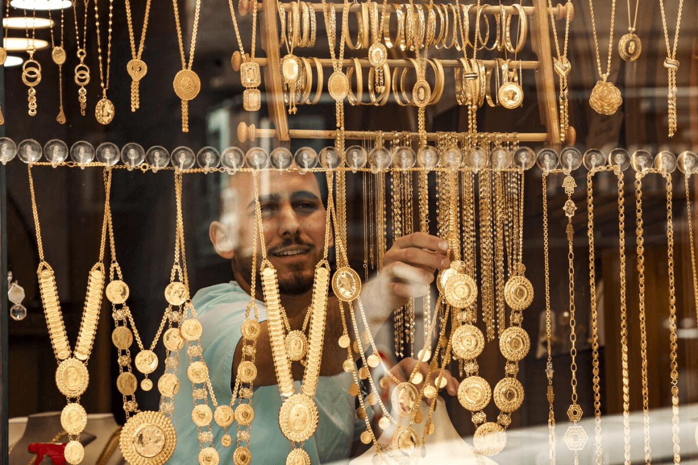 انخفاض أسعار الذهب في الأردن مساء الإثنين