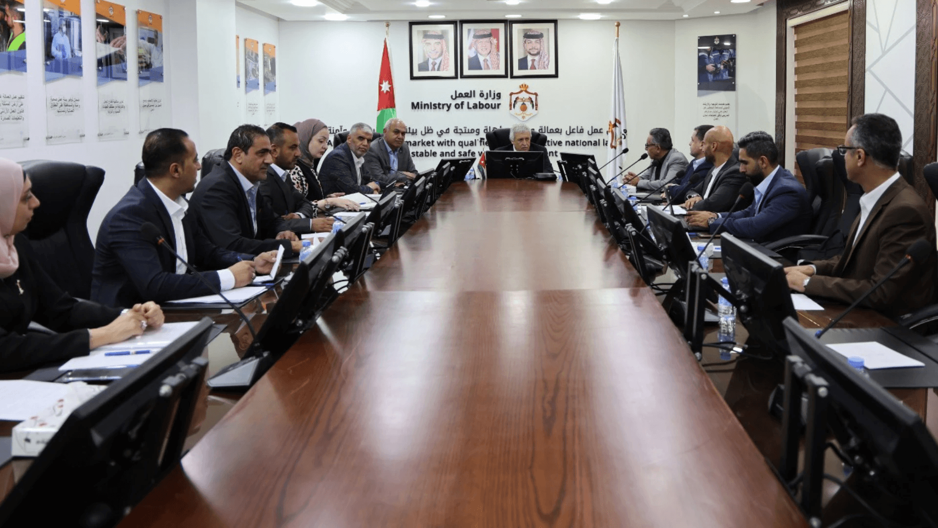 الناقل الوطني يفتح الباب أمام فرص عمل للأردنيين
