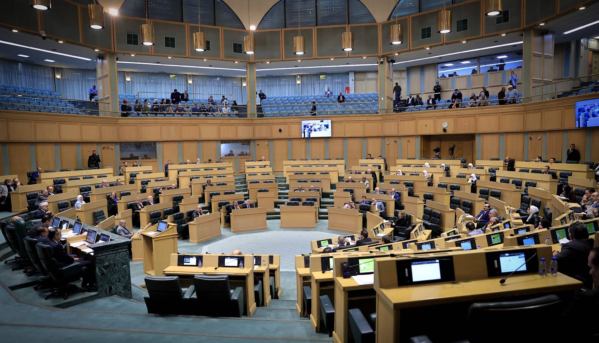 خلاف داخل حرم مجلس النواب انتهى بسبّ "الذات الإلهية"