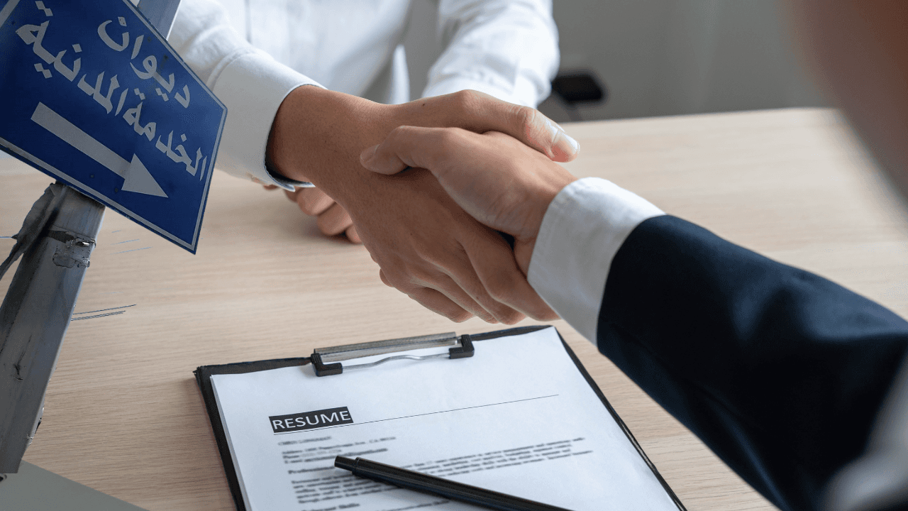 مواطن ينتظر 8 سنوات على الدور دون تعيين رغم أنه الأول على ترتيب ديوان الخدمة