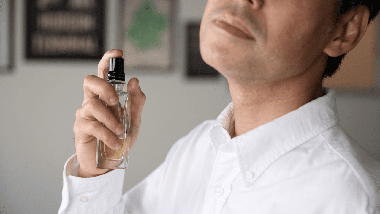 ما حكم استخدام المعطرات والدهون الجلدية في نهار رمضان؟