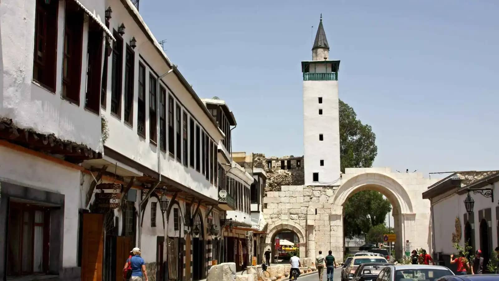 أهالي "باب شرقي" في سوريا يمنعون شاباً من الانتحار