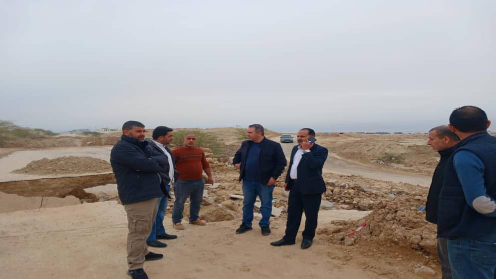 "سلطة وادي الأردن" تبدأ صيانة طريق دافوس – الشونة الجنوبية وتؤكد جاهزية التحويلات البديلة