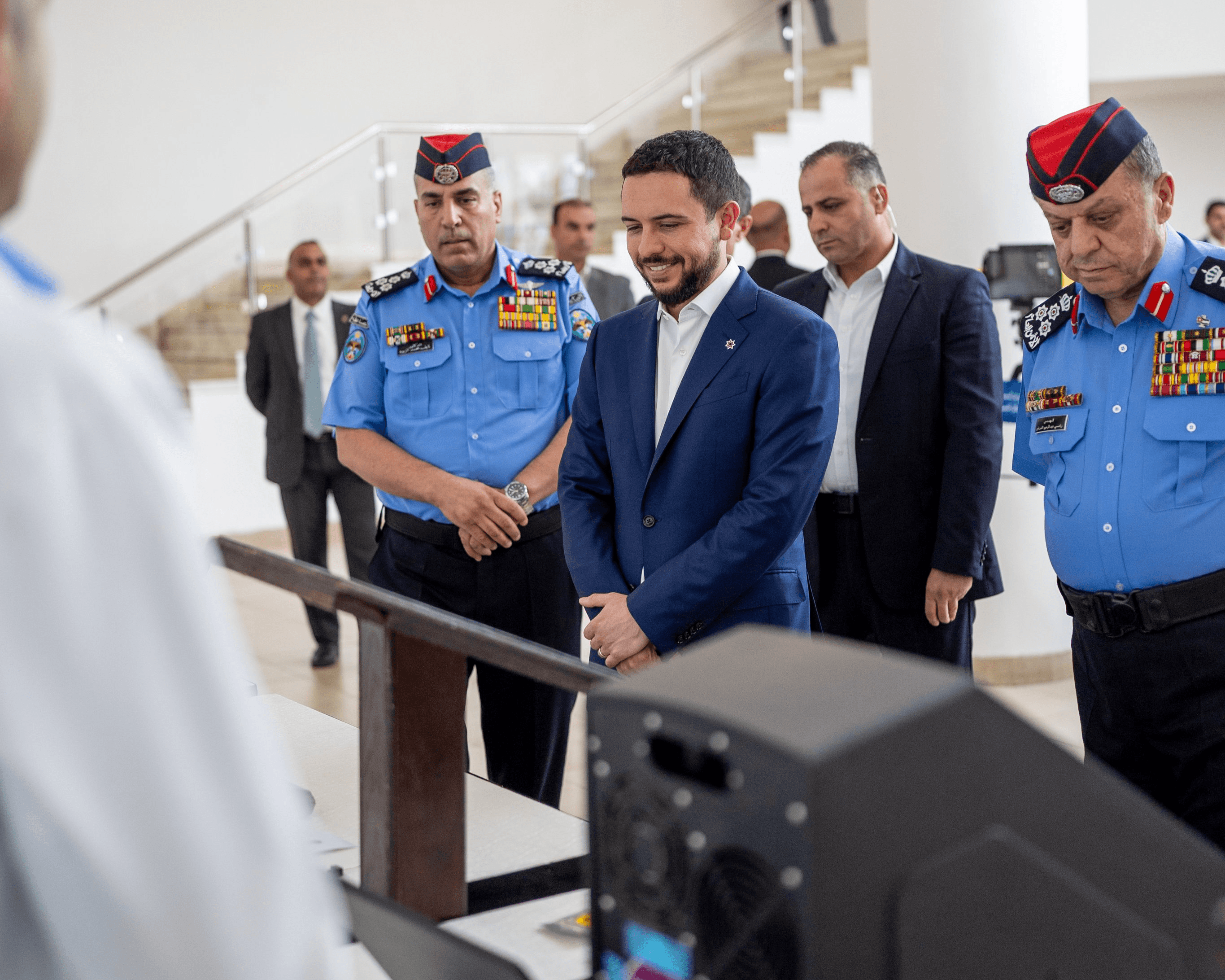 نائب الملك يزور إدارة المختبرات والأدلة الجرمية