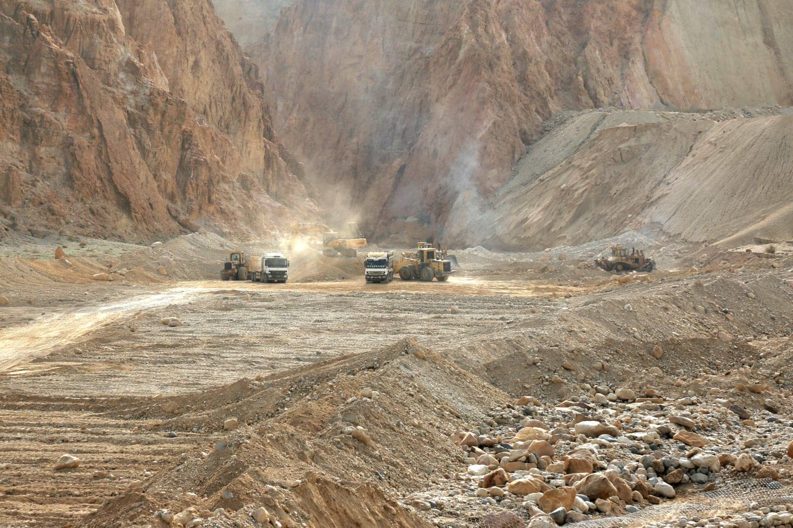 "الأشغال": إنجاز معالجات هندسية لـ 52 موقعا تضررت من السيول والانهيارات في مختلف المناطق