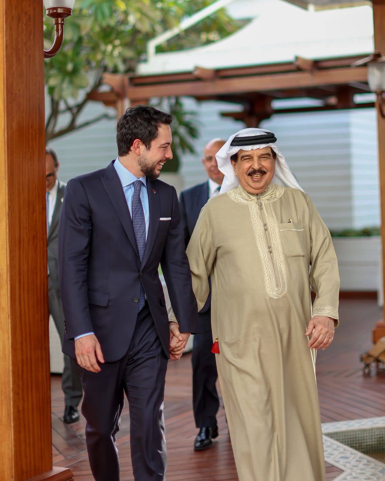 ولي العهد لدى لقاء ملك البحرين: أكدت أهمية تكثيف الجهود لاحتواء التصعيد واستعادة الاستقرار