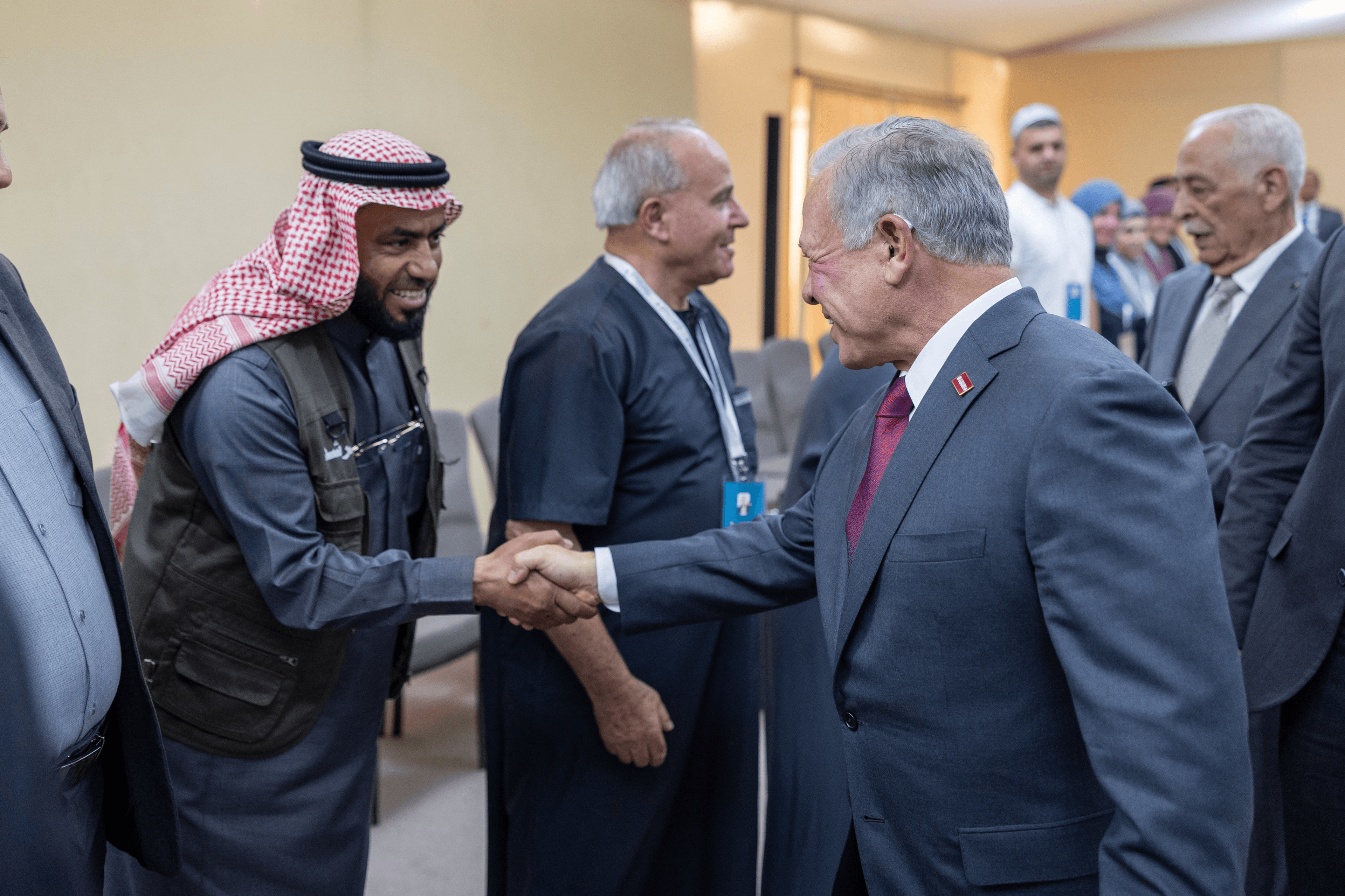 الملك يودع بعثة حجاج أسر الشهداء من القوات المسلحة