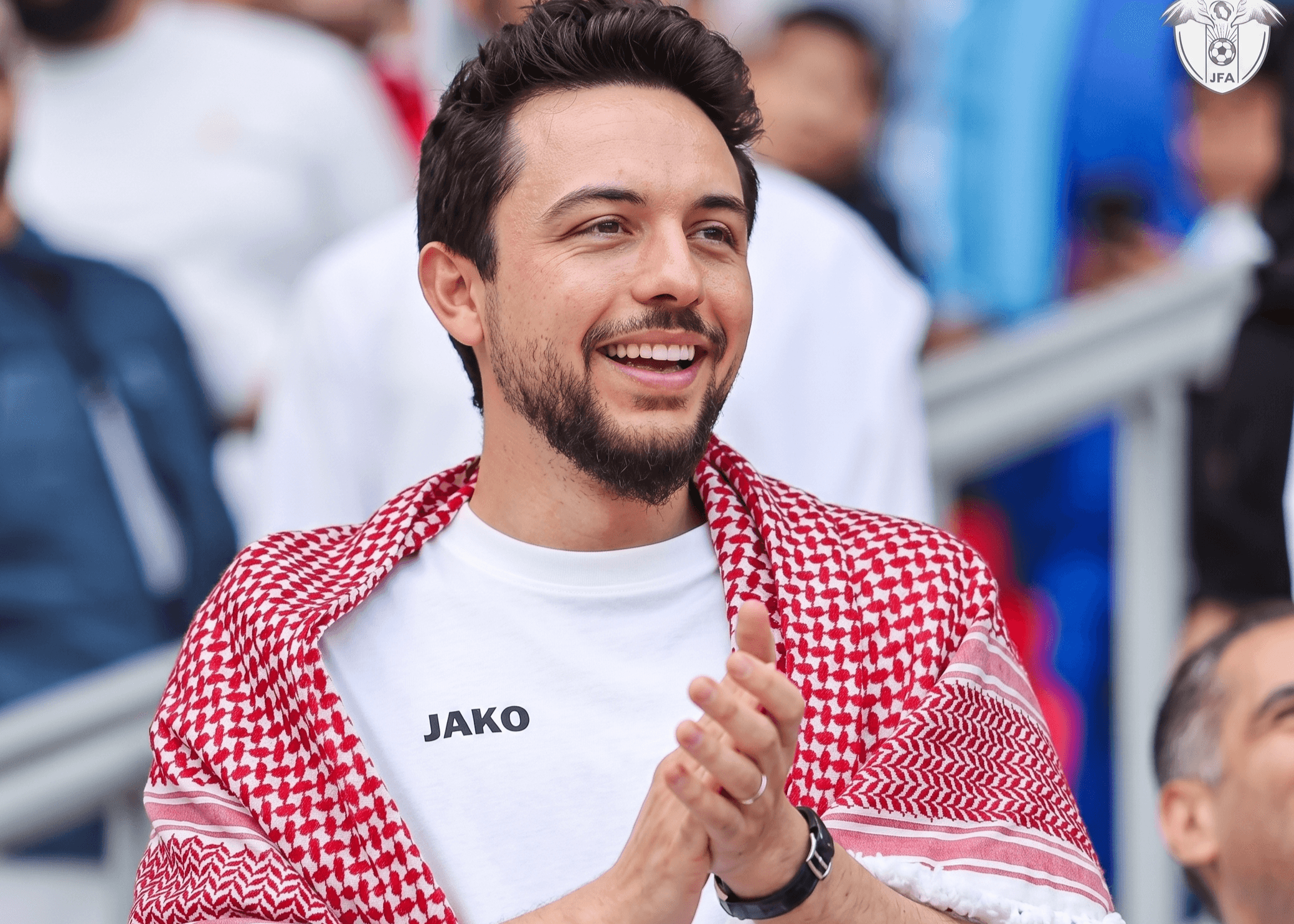 ولي العهد يطمئن على صحة اللاعب عصام السميري هاتفيا