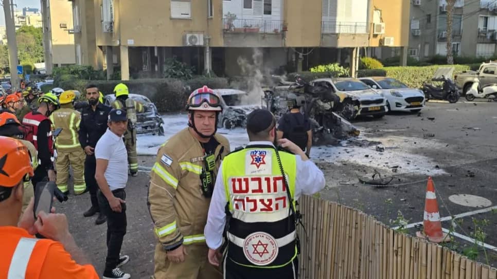 إعلام عبري: هجوم إيراني غير مسبوق وصواريخ عنقودية تتساقط على مدن متعددة