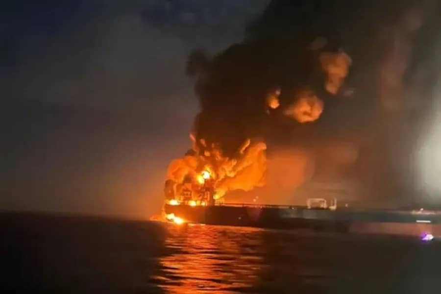 الحرس الثوري الإيراني: اشتعال النيران في 4 ناقلات على الأقل بمضيق هرمز
