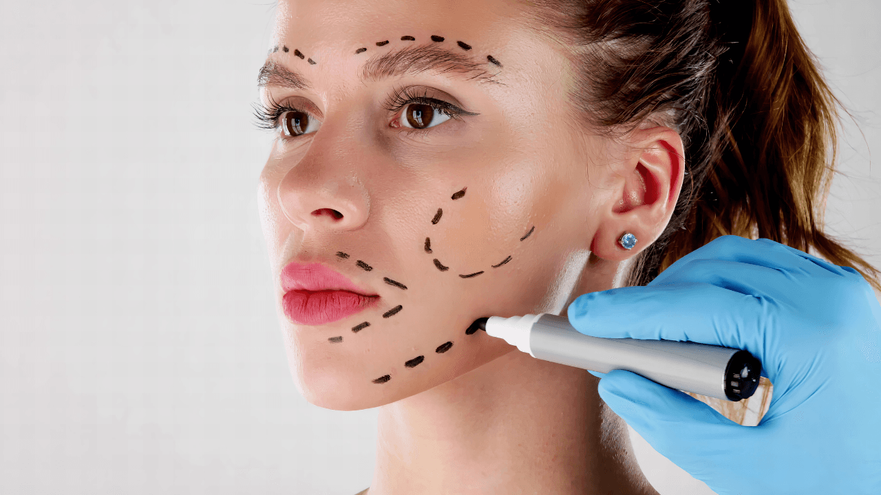 نقابة الأطباء تحذر من "هوس التجميل" والإعلانات المضللة