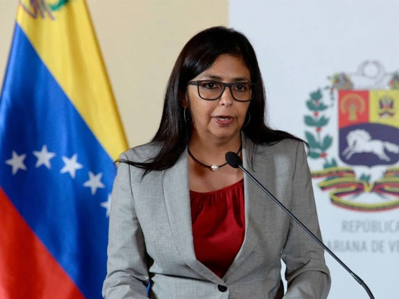 نائبة الرئيس الفنزويلي تؤدي اليمين الدستورية رئيسة للبلاد بالوكالة