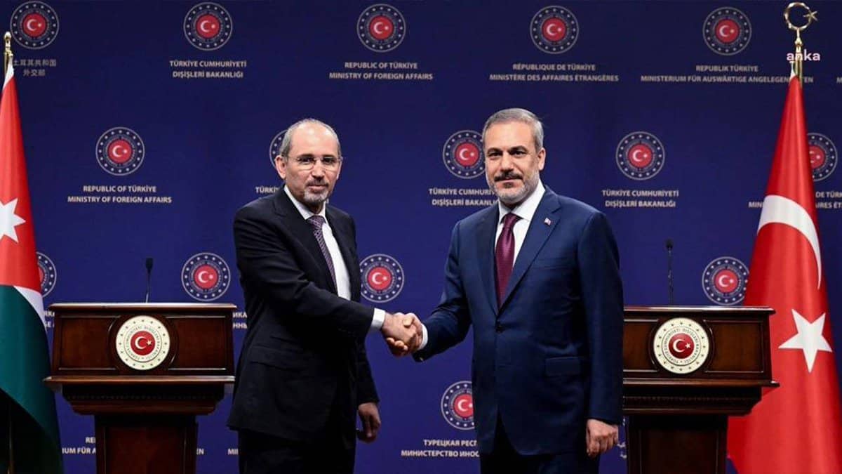 الصفدي ونظيره التركي يبحثان آفاق إنهاء التصعيد الخطير الذي تشهده المنطقة