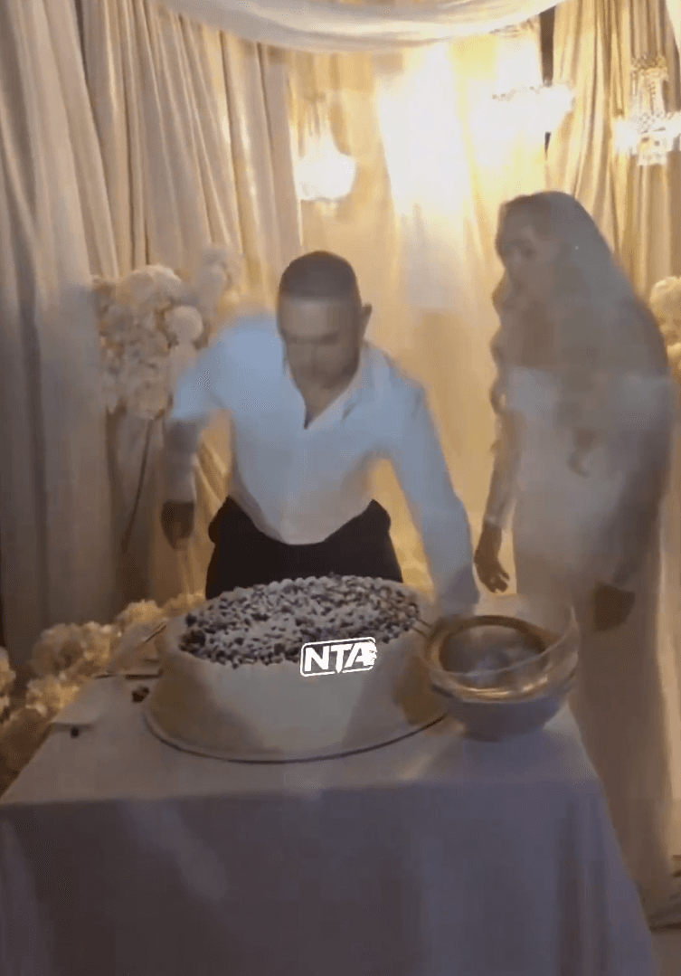 حفل زفاف في تركيا ينتهي بتحطيم الكعكة بعد خلاف بين العروس والعريس
