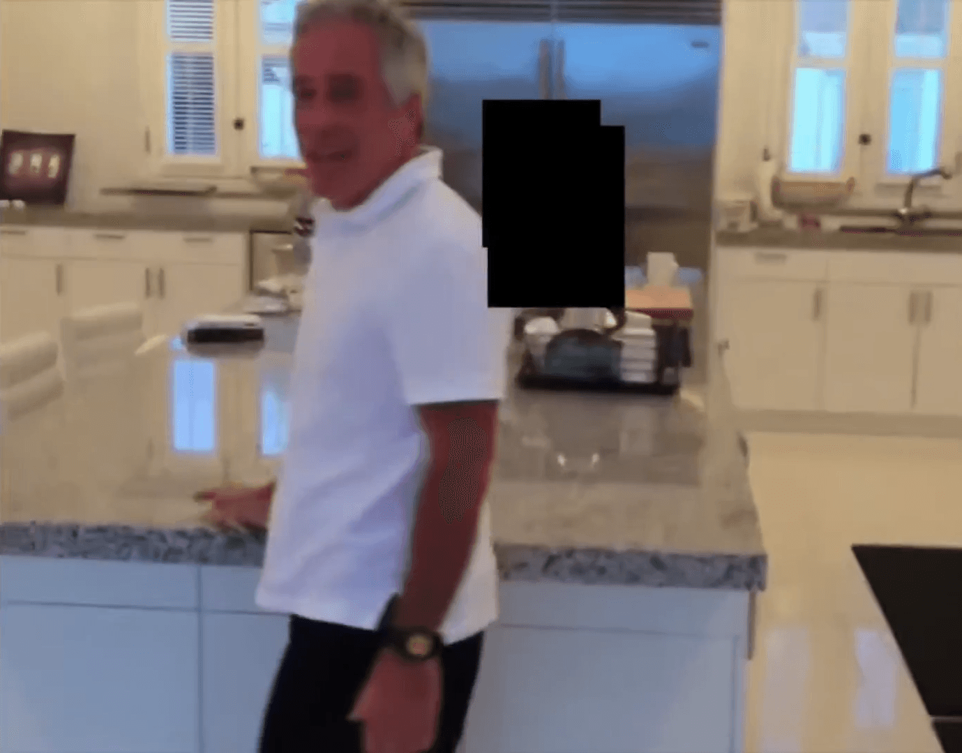 لقطات جديدة من أرشيف إبستين تُنشر للمرة الأولى