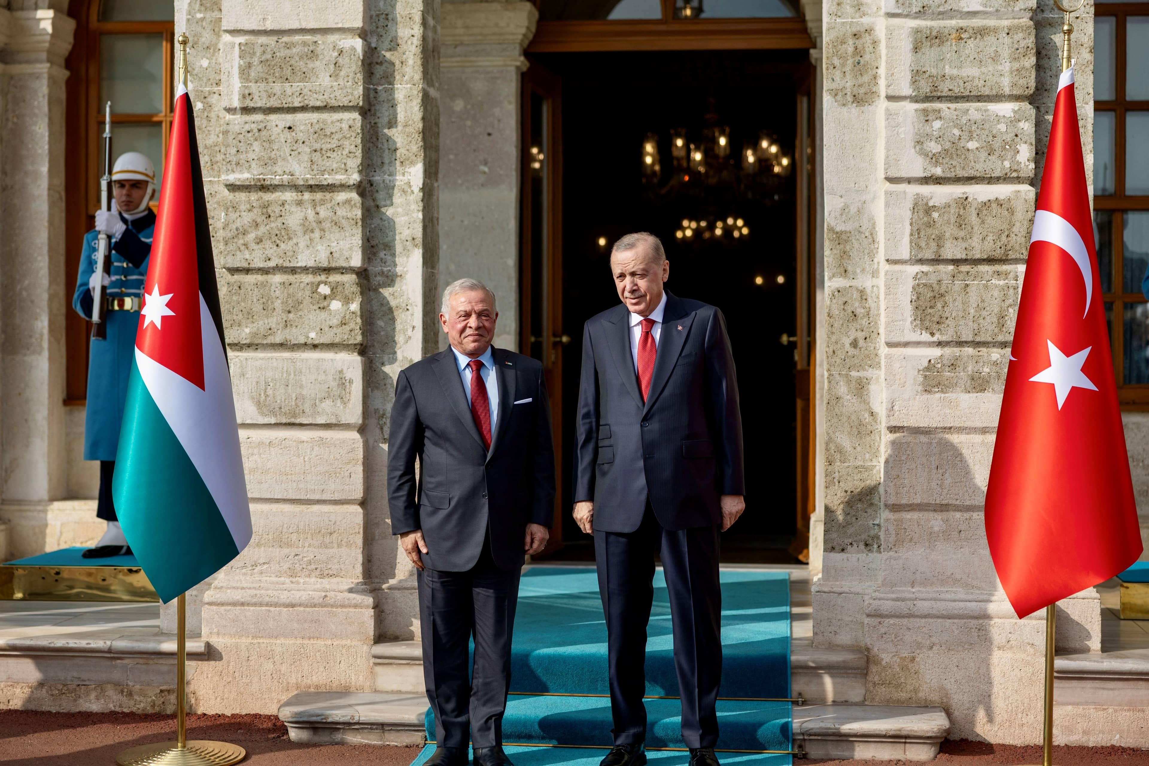 الملك والرئيس التركي  يعقدان مباحثات ثنائية في إسطنبول