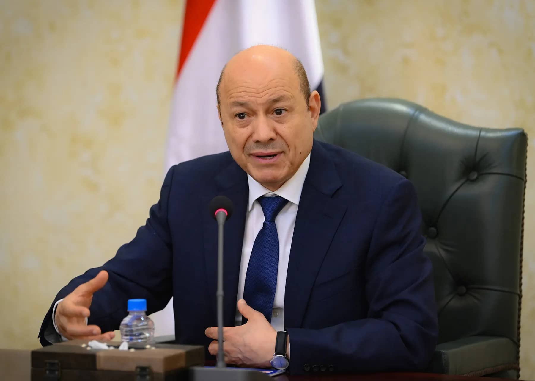 مجلس القيادة الرئاسي اليمني يعلن إلغاء اتفاقية الدفاع مع الإمارات وحظر جوي وبري شامل