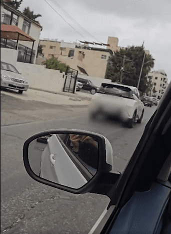 سيارات تسير عكس السير