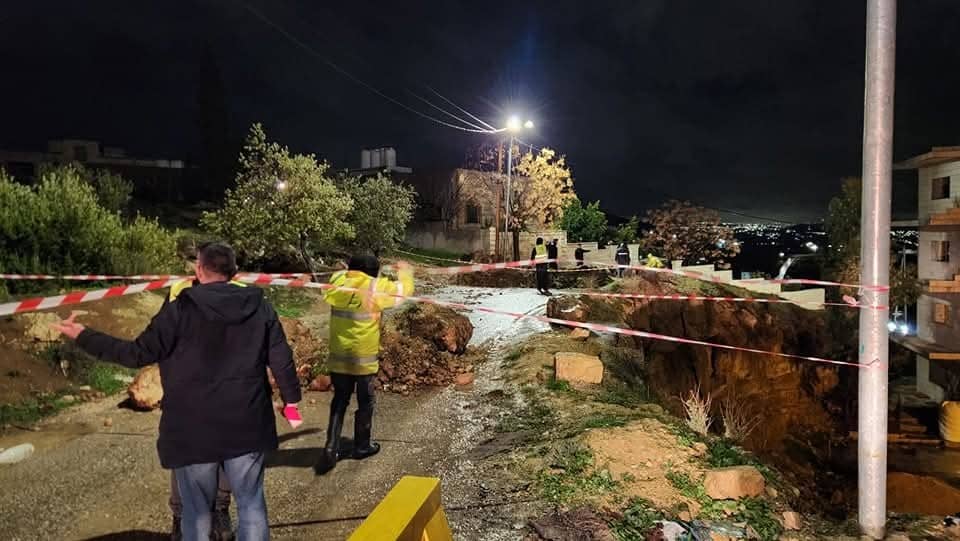 إغلاق الطريق الواصل بين منطقة النبي هود وجبل العتمات مؤقتًا