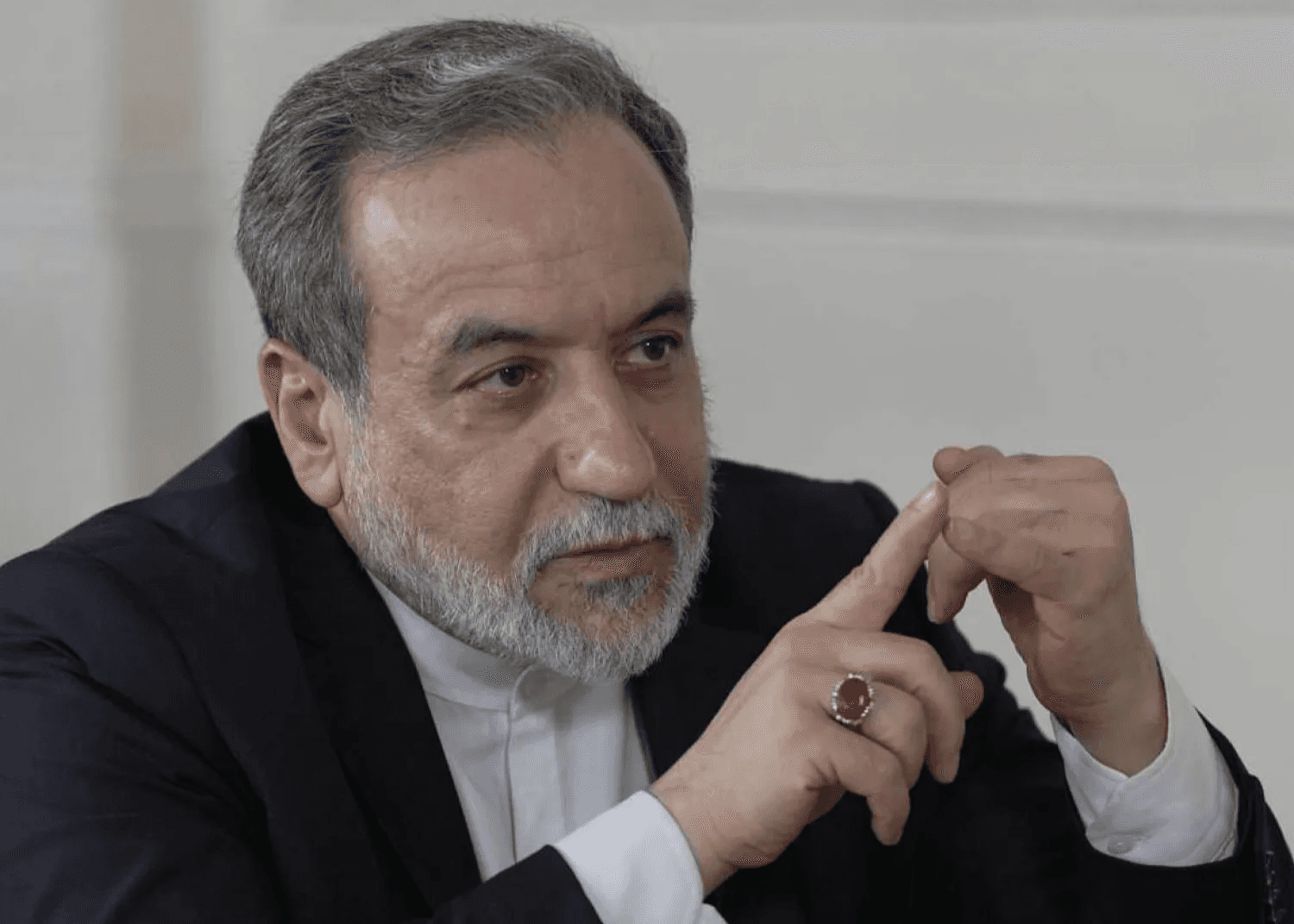 إيران تهاجم العقوبات الأمريكية: جريمة ضد الإنسان