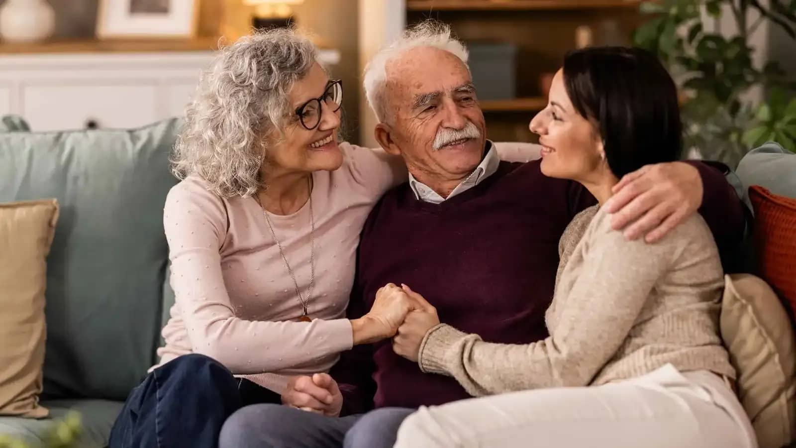 الرعاية الأسرية ليست حكراً على النساء.. دعوة لإعادة توزيع الأدوار