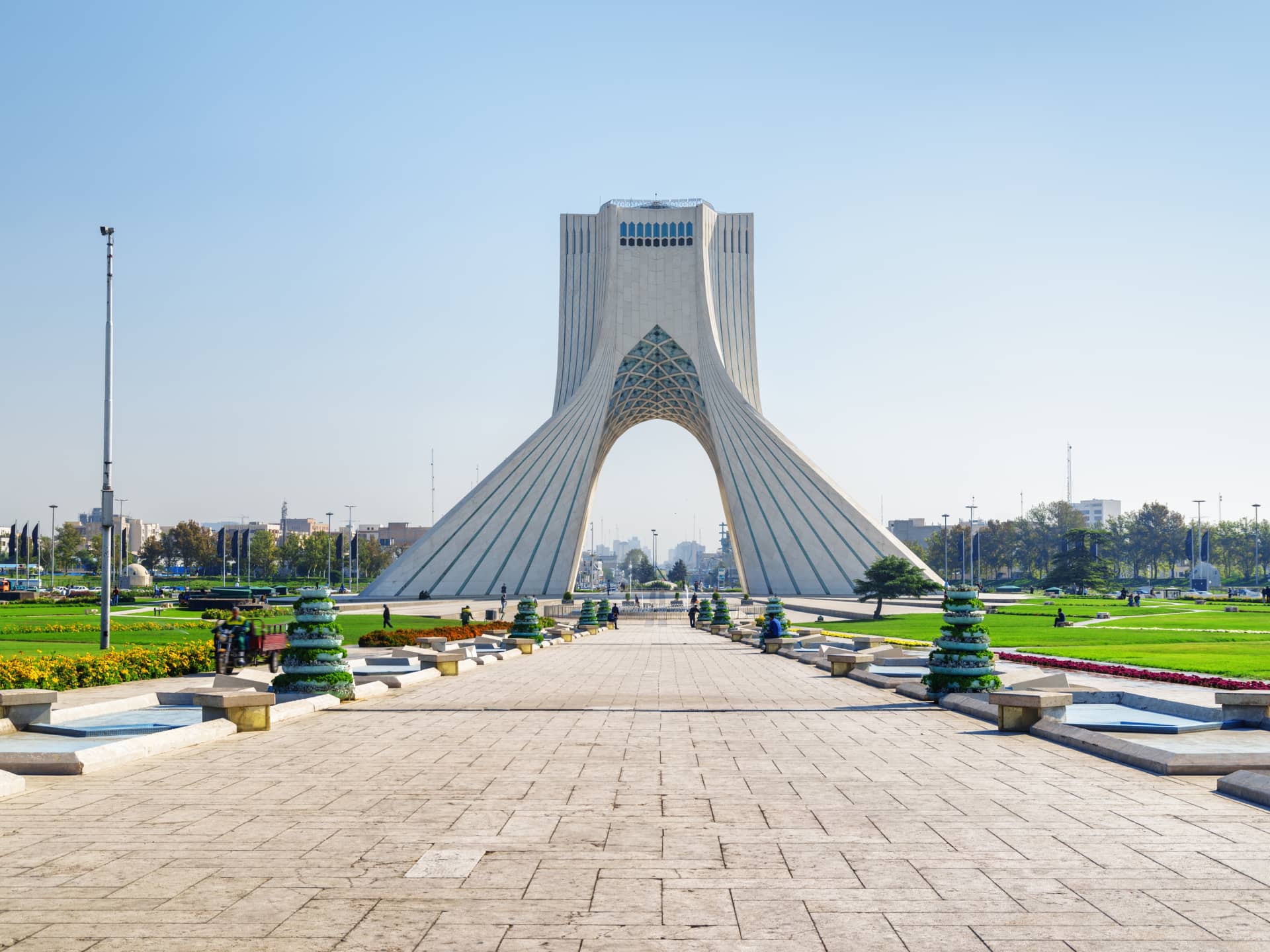 واشنطن تأمر مواطنيها بمغادرة إيران "فوراً" رغم محادثات مسقط النووية