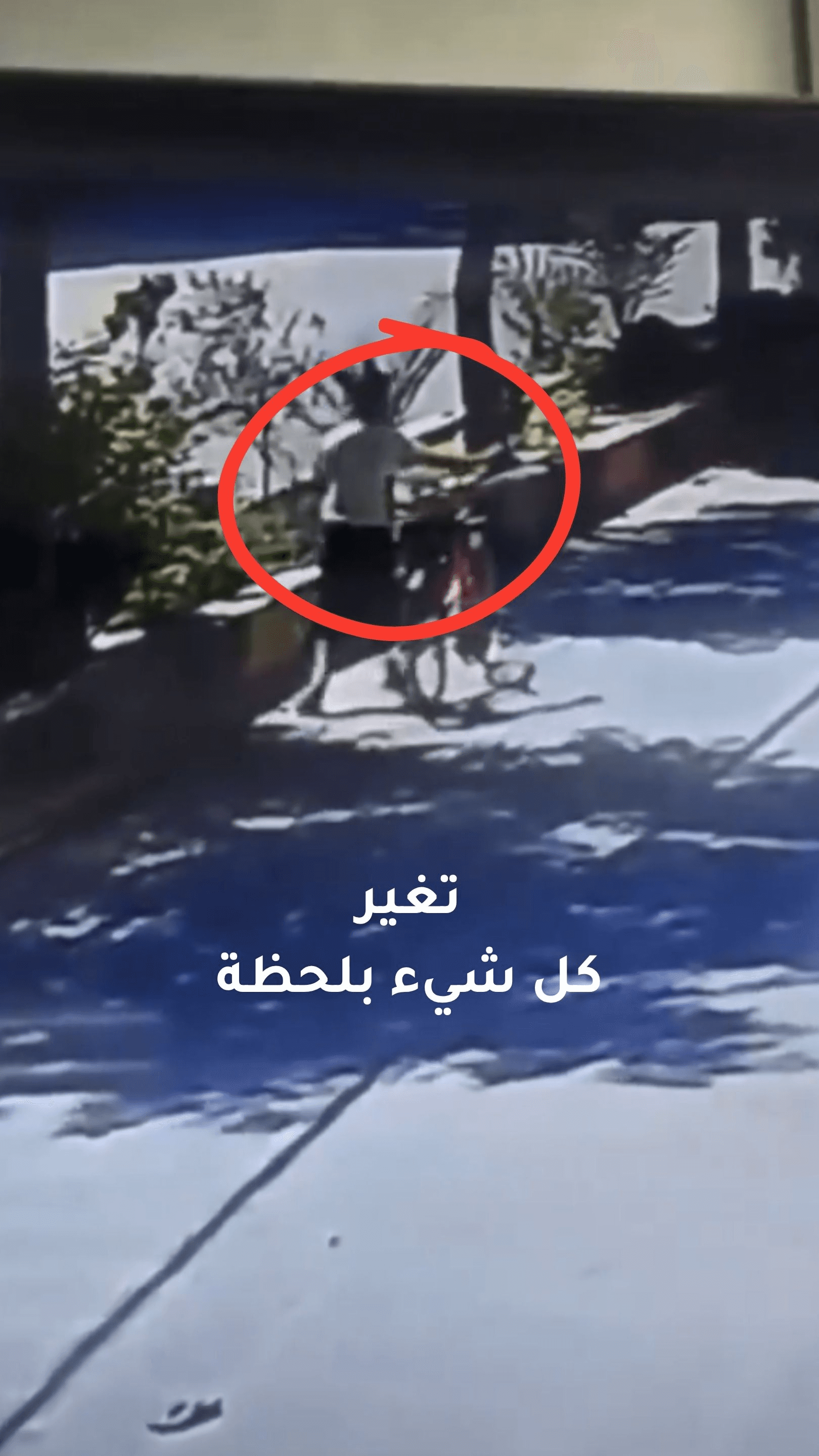 كاميرا مراقبة توثق لحظة إصابة فتى بانفجار ذخيرة في حلب