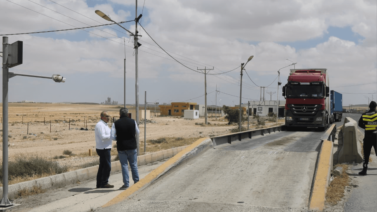شاحنات تحت الرقابة الذكية.. تقنيات حديثة لرصد مخالفات الحمولات على الطرق