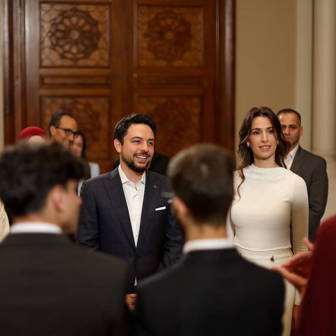 ولي العهد يستقبل أوائل الثانوية العامة ويهنئهم على تفوقهم