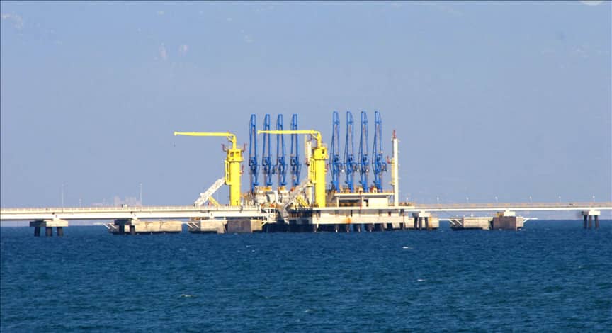 العراق يباشر تصدير النفط عبر ميناء جيهان التركي بعد إغلاق مضيق هرمز