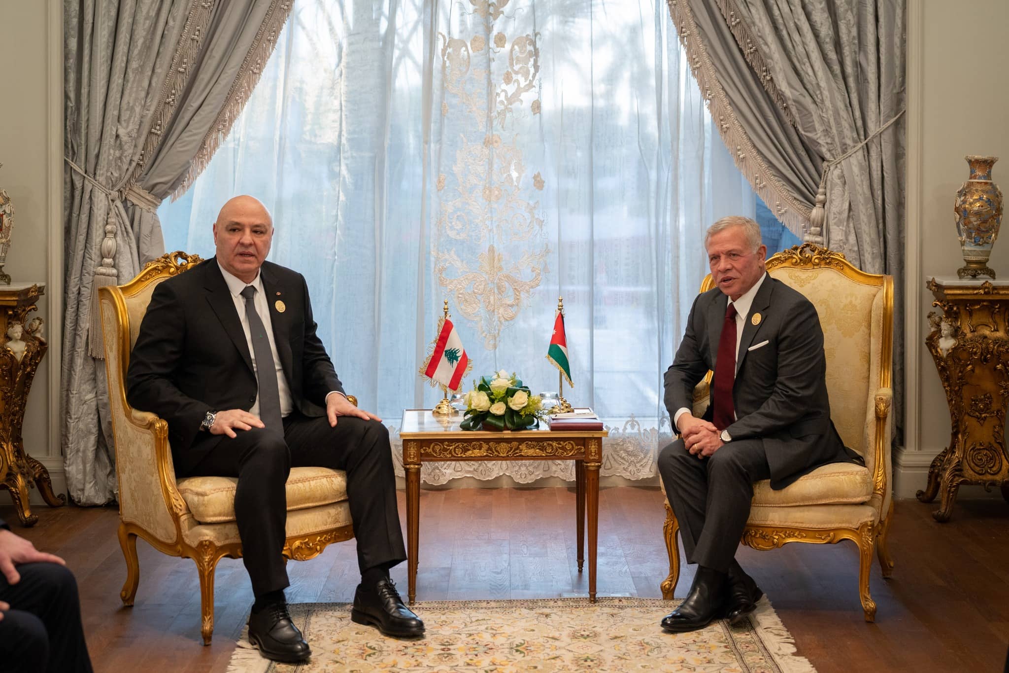 الملك يؤكد للرئيس عون تضامن الأردن مع اللبنانيين